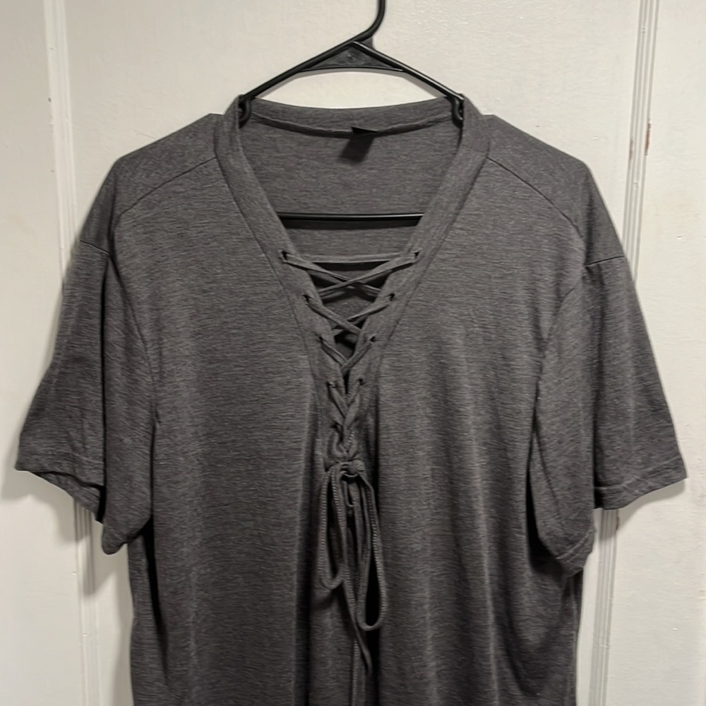 SHEIN Top - Picture 2 of 9